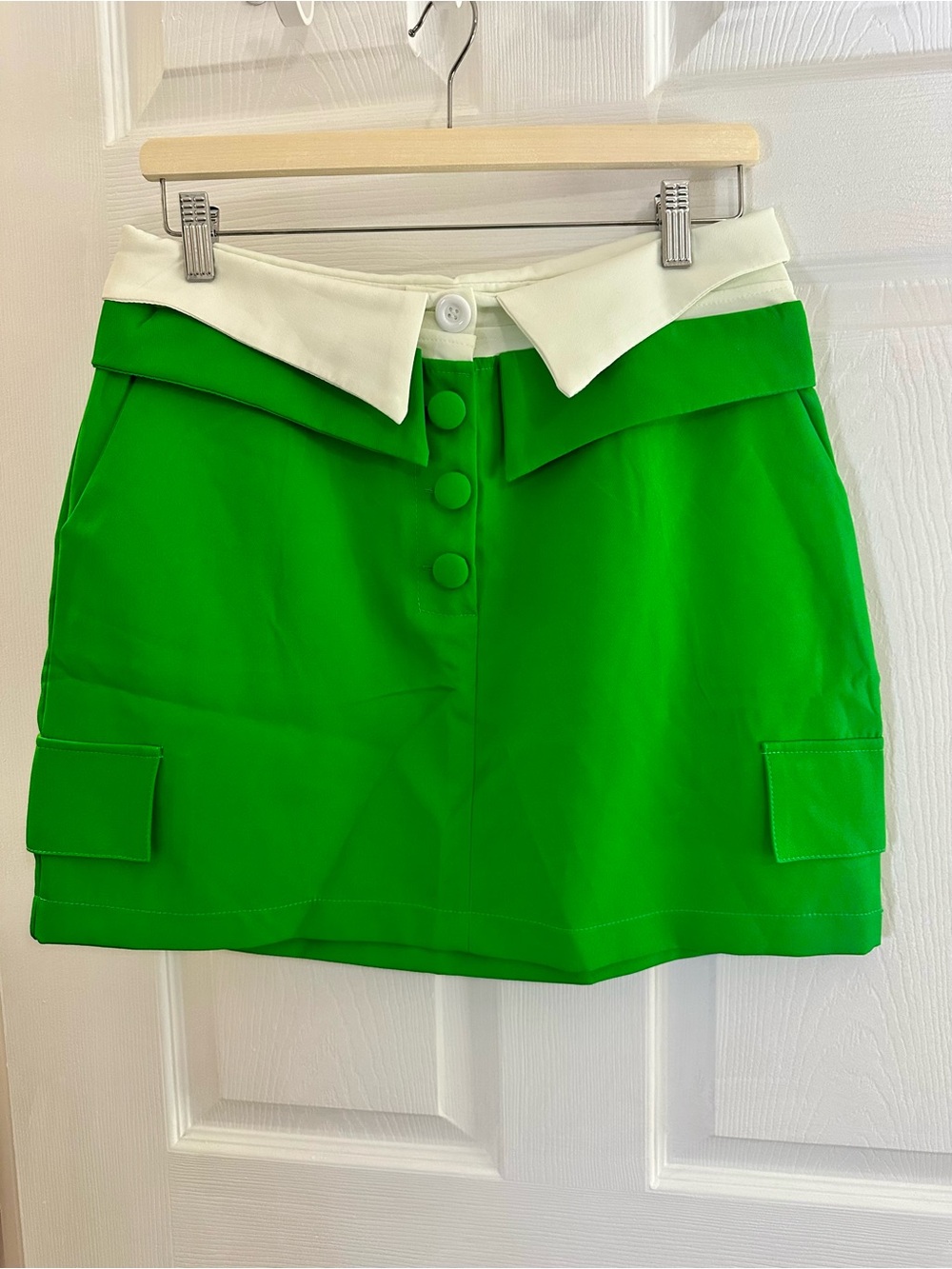 Unicorn Show Green Mini Skirt with White Collar